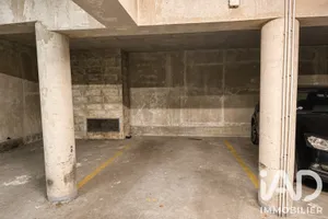 Parking à Paris (75017)