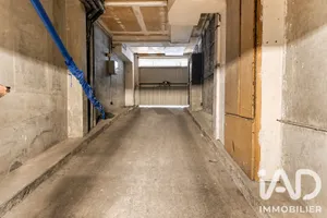 Parking à Paris (75017)
