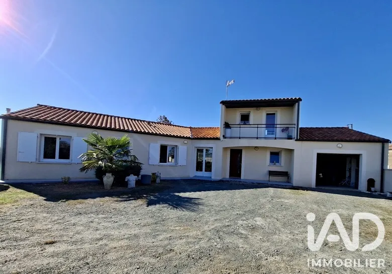 Maison 5 pièces 175 m² · à Doix lès Fontaines · 175 m² · 299 000 €