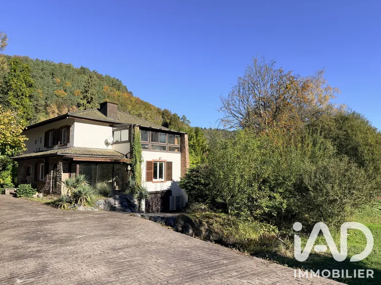Maison 8 pièces 229 m² · à Lutzelbourg · 229 m² · 832 000 €