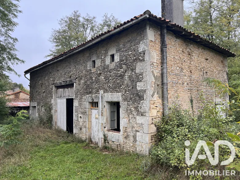 Maison 2 pièces 83 m² · à Blanzay · 82,9 m² · 35 000 €