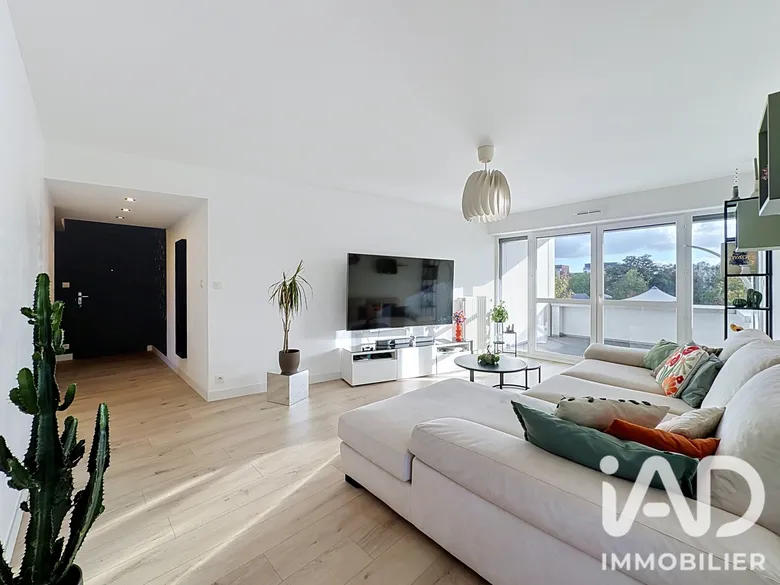 Appartement 3 pièces 74 m² · à Saint-Jacques-de-la-Lande · 73,8 m² · 215 000 €