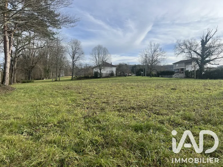 Terrain 1422 m² · à Larche · 49 500 €