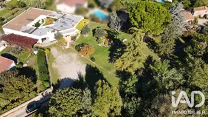 Architectural house in Valréas (84600)