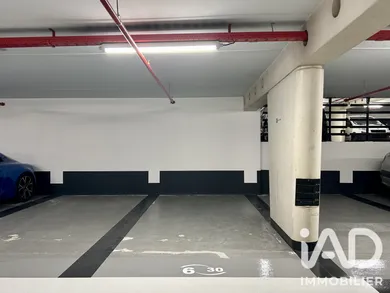 Parking à Paris (75012)