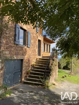 Maison de campagne à Laval-Roquecezière (12380)