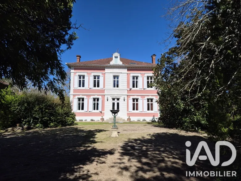 Maison 10 pièces 398 m² · à Lesperon · 398 m² · 979 500 €
