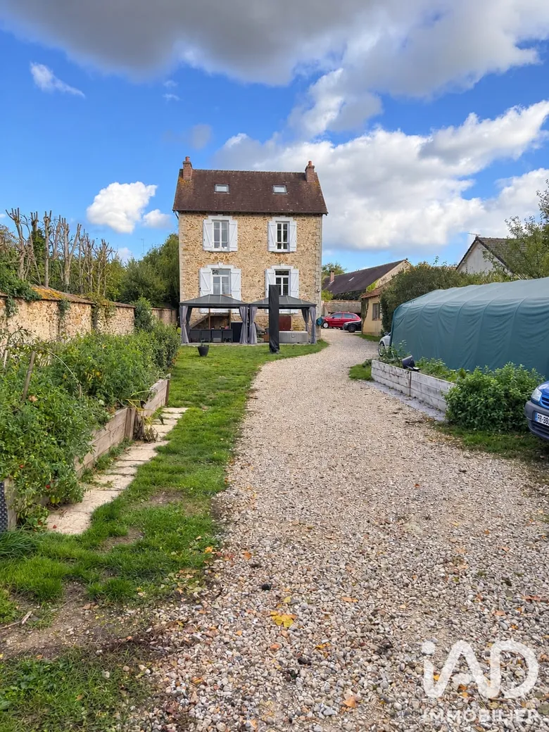 Maison 5 pièces 122 m² · à Saint-Sauveur-sur-École · 122 m² · 396 000 €