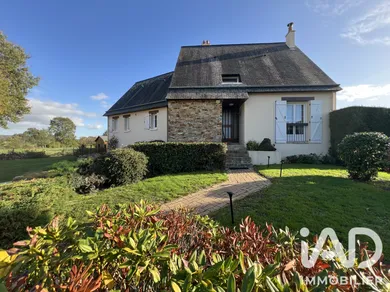 Maison d'architecte à Évron (53600)