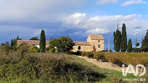 Ferme à Suze-la-Rousse (26790)