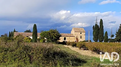 Ferme à Suze-la-Rousse (26790)