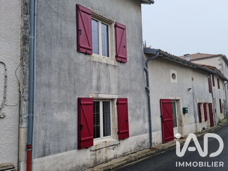 Maison 5 pièces 152 m² · à Blanzay · 152 m² · 56 000 €