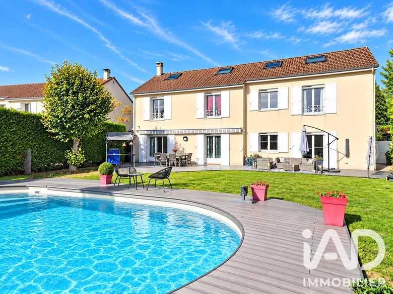 Maison 8 pièces 177 m² · à Ozoir-la-Ferrière · 177 m² · 619 000 €