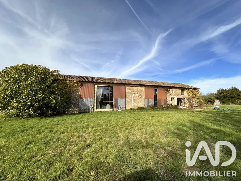 Maison 7 pièces 320 m² · à Clussais-la-Pommeraie · 320,5 m² · 148 500 €