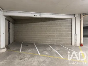 Parking à Paris (75018)